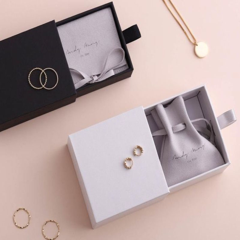 Custom Earing Packaging Boxes